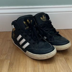 Little boys Adidas High Court High sneakers